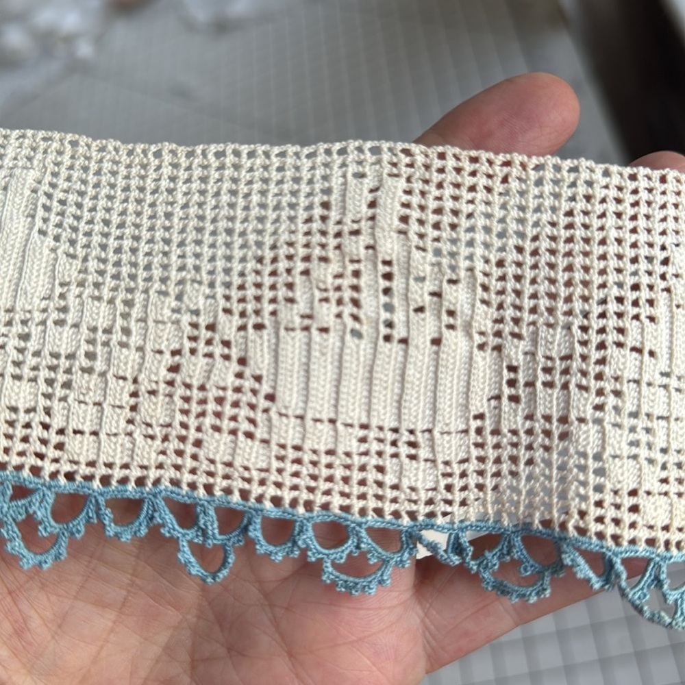 Vintage Crochet Lace Trim with Blue Edge – 1930s–50s Handmade